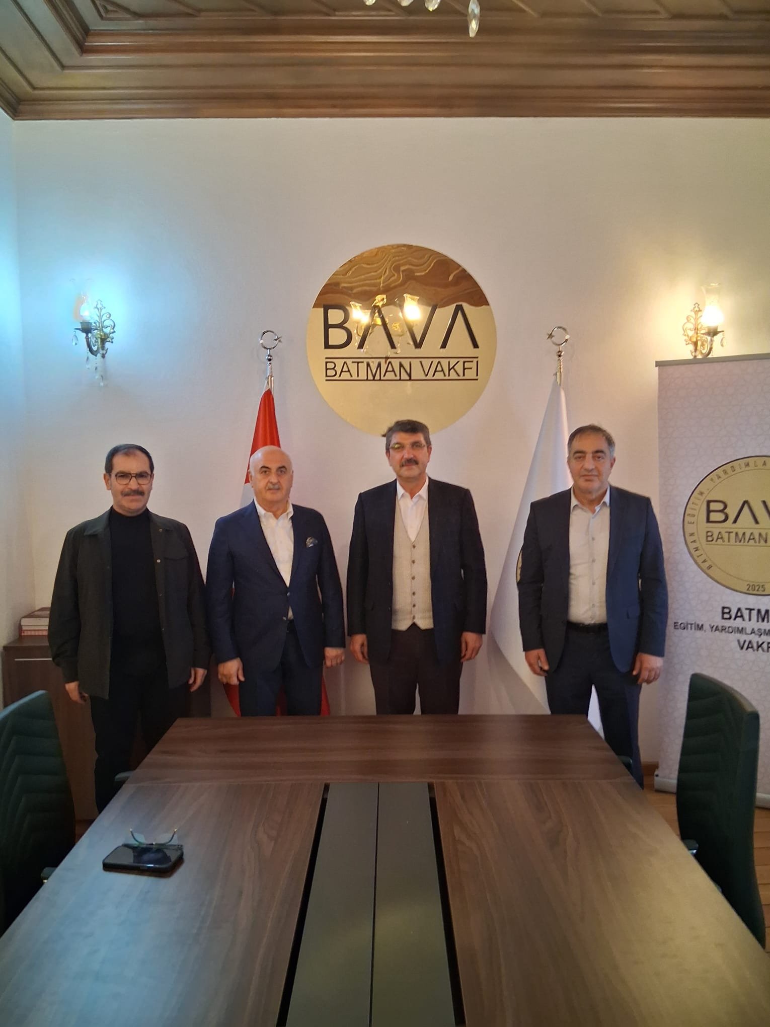 BATMAN VAKFI ÖNEMLİ ZİYARETLERE EV SAHİPLİĞİ YAPTI